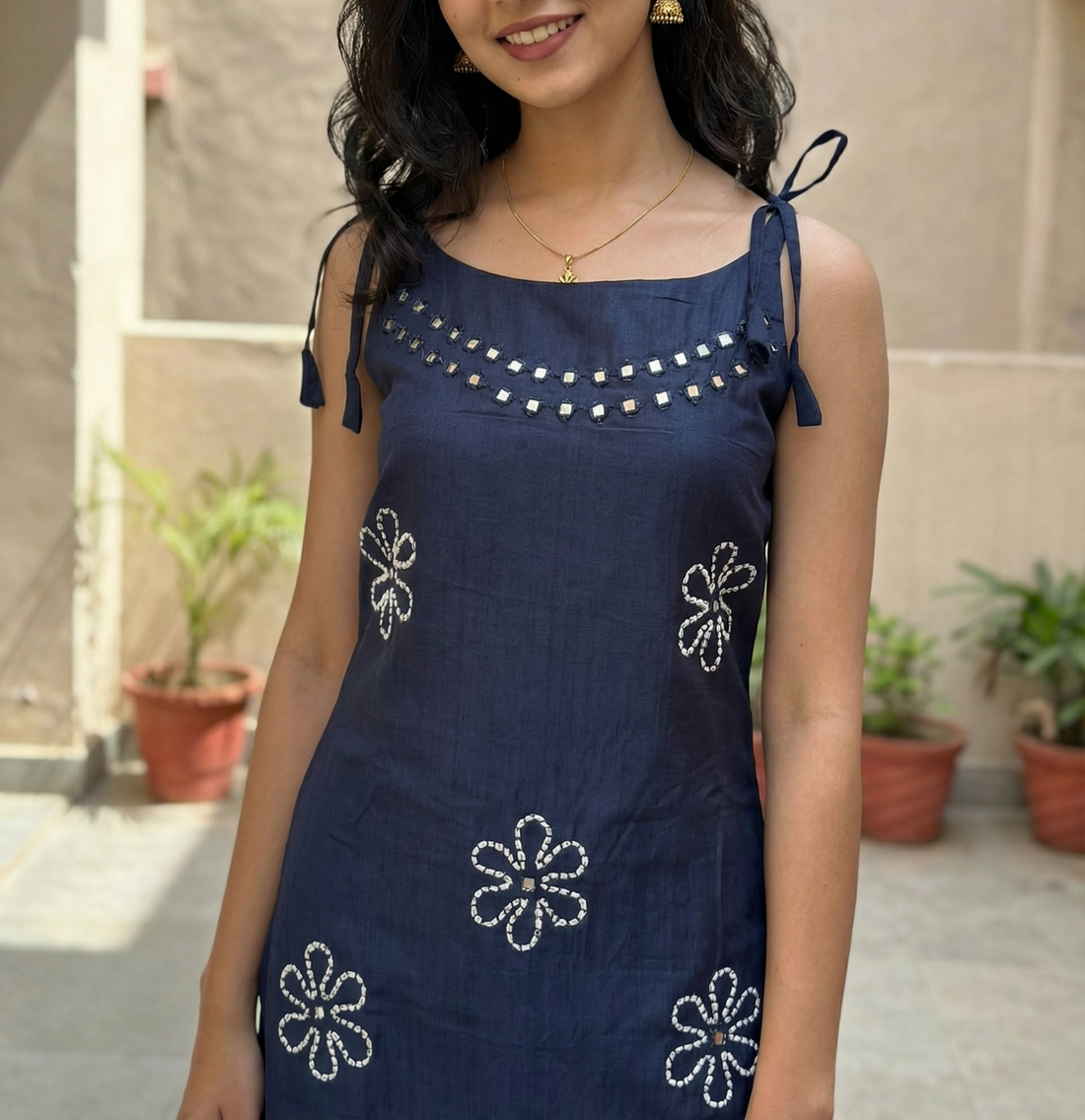 BEAUTIFUL NAVY BLUE SPGHETTI STYLE CORD SET WHIT MIRROR WORK NECK AND EMBROIDERY